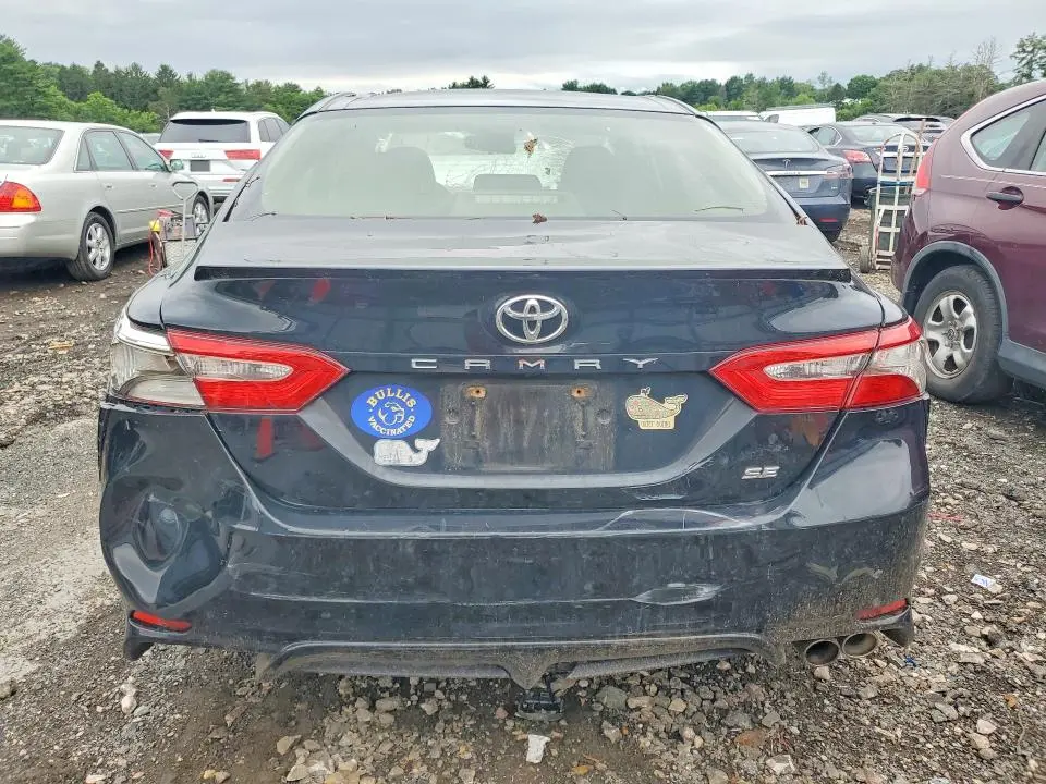 2018 TOYOTA CAMRY SE  