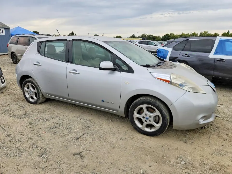 2011 NISSAN LEAF SV  