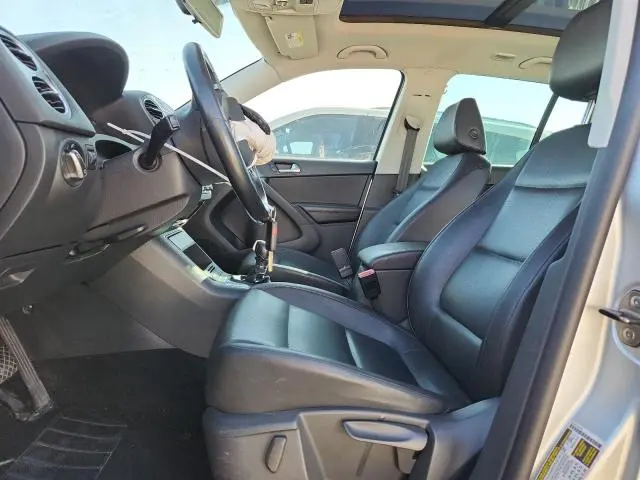 2011 VOLKSWAGEN TIGUAN S  