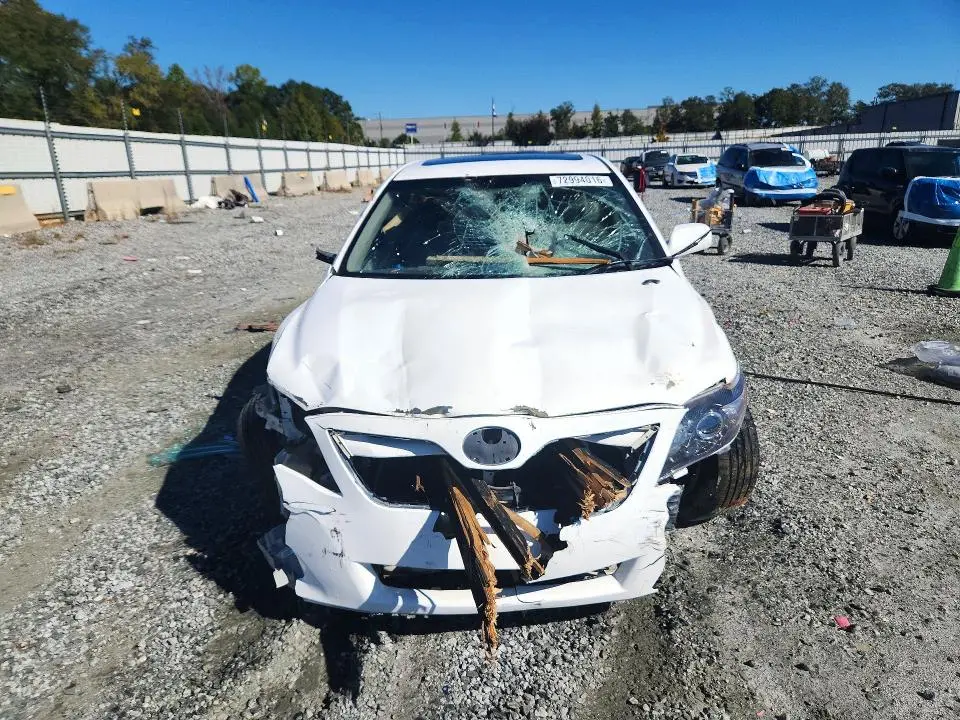 2011 TOYOTA CAMRY LE  