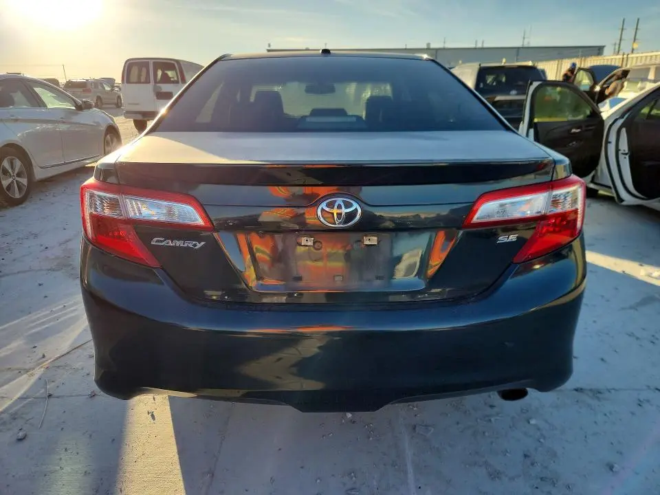 2012 TOYOTA CAMRY SE  