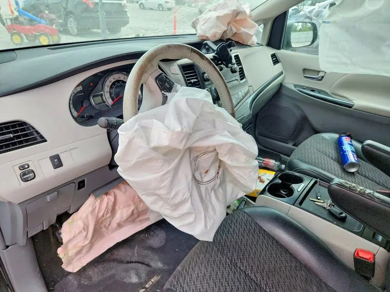 2011 TOYOTA SIENNA SPORT  