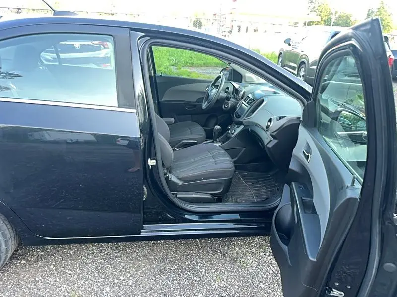 2015 CHEVROLET SONIC LT  
