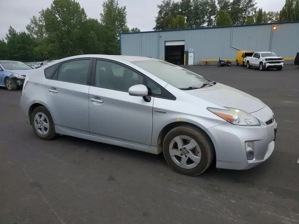 2010 TOYOTA PRIUS III  