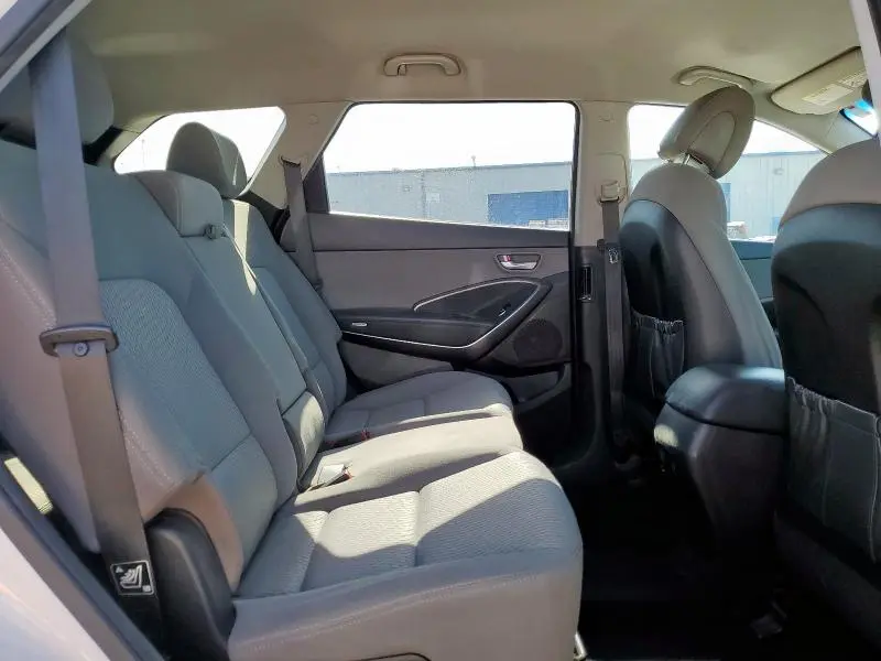 2017 HYUNDAI SANTA FE SE  