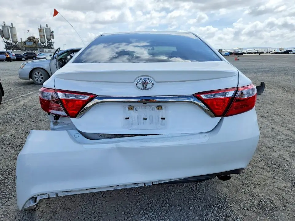 2016 TOYOTA CAMRY SE  