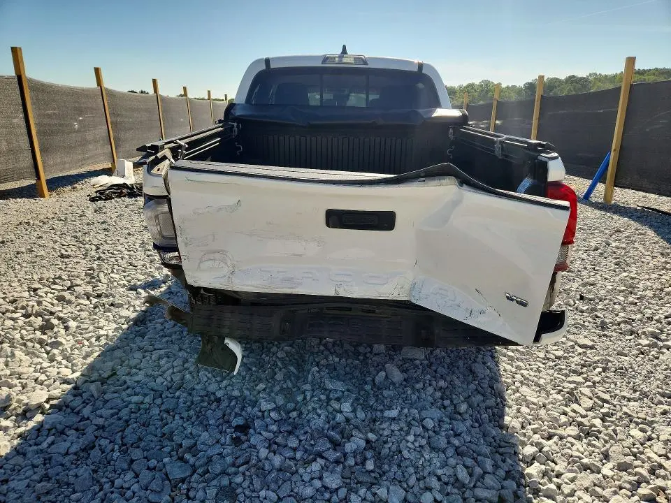 2022 TOYOTA TACOMA SR5 V6  