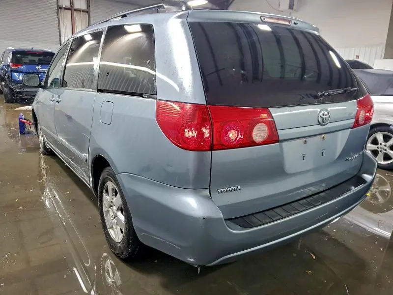 2010 TOYOTA SIENNA CE  