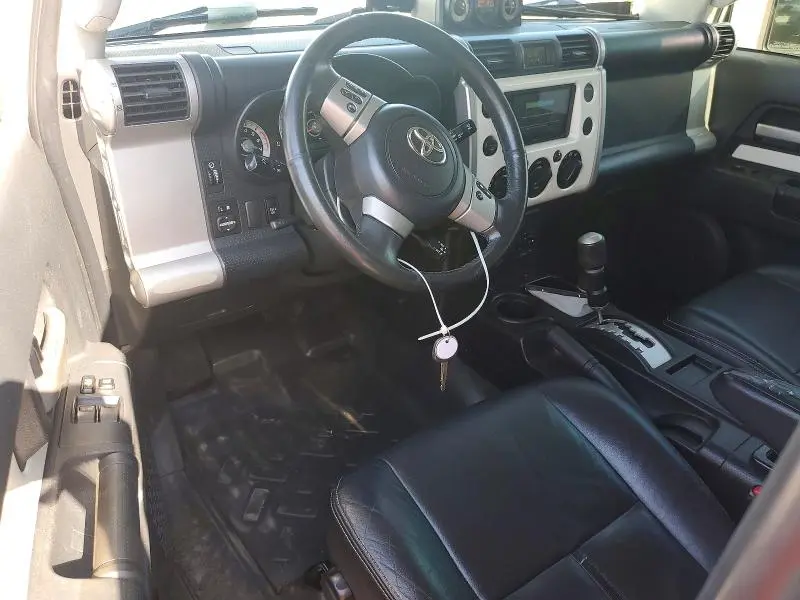 2011 TOYOTA FJ CRUISER BASE  