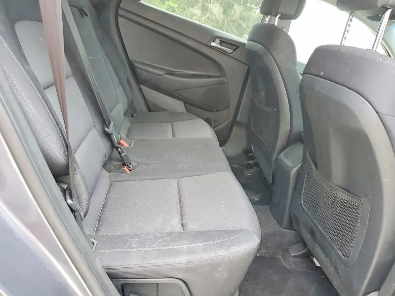 2018 HYUNDAI TUCSON SE  