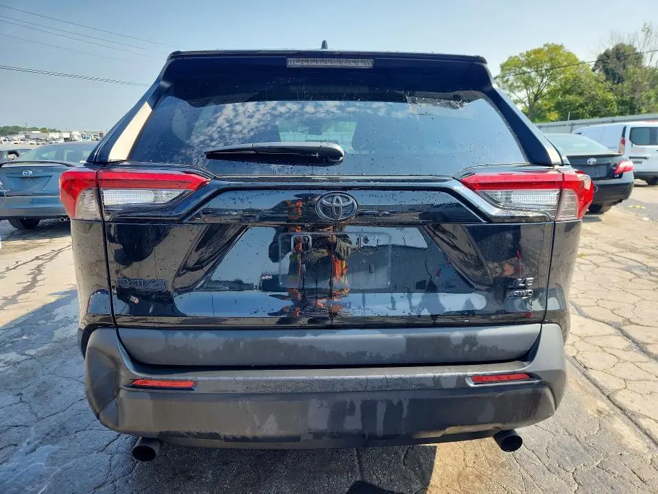 2021 TOYOTA RAV4 LE  