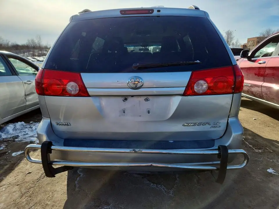 2010 TOYOTA SIENNA LE  