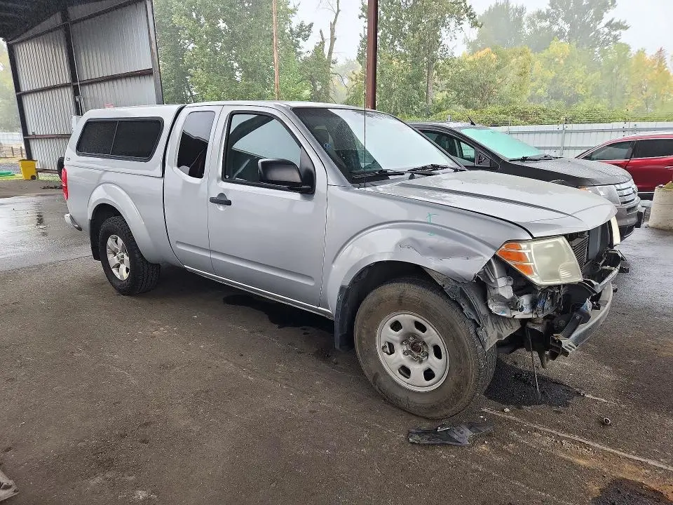 2011 NISSAN FRONTIER SV V6  