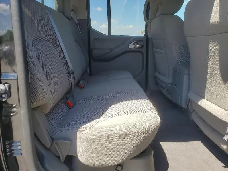 2021 NISSAN FRONTIER SV  
