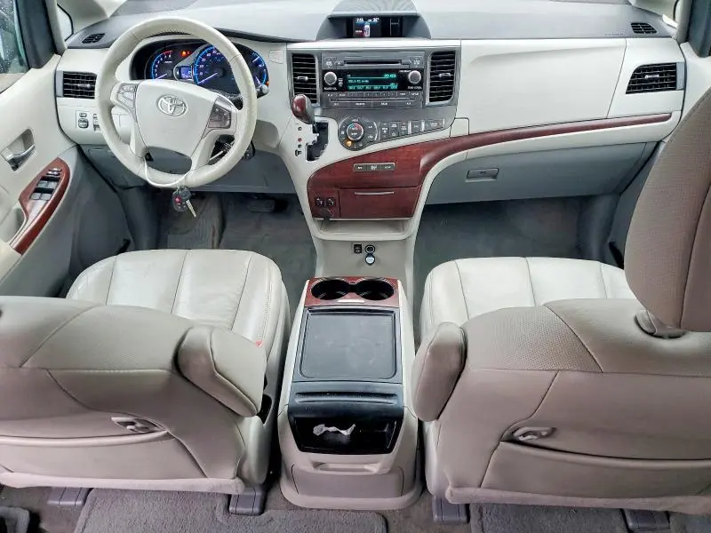 2012 TOYOTA SIENNA XLE  