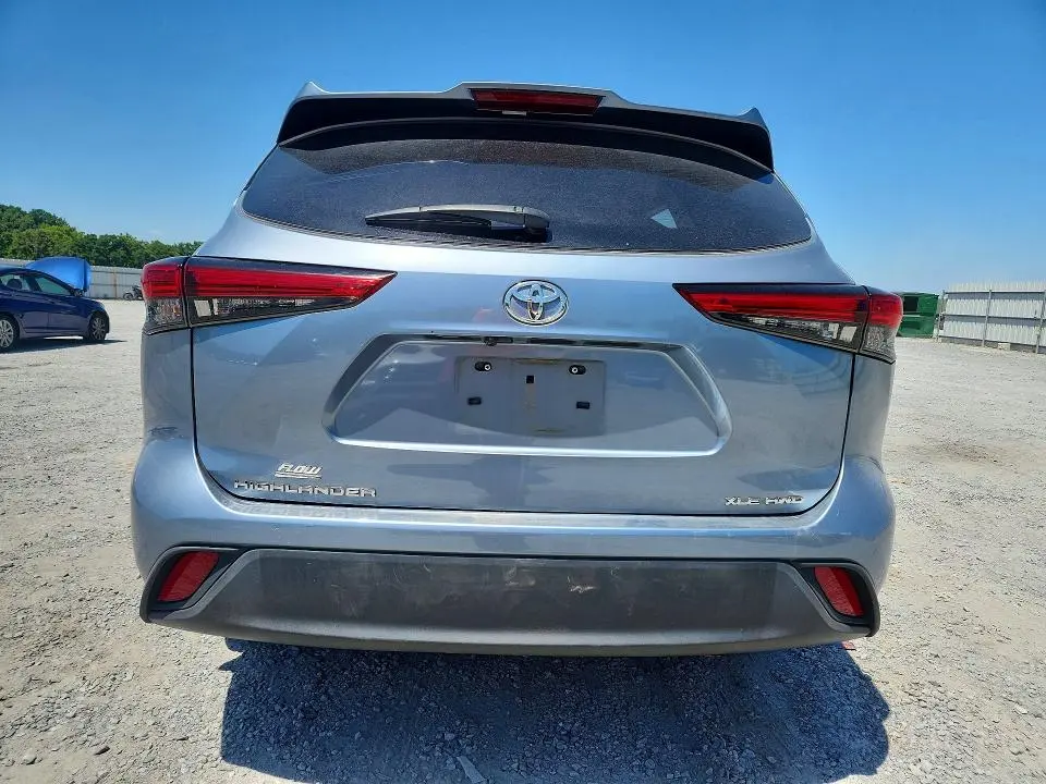 2022 TOYOTA HIGHLANDER XLE  