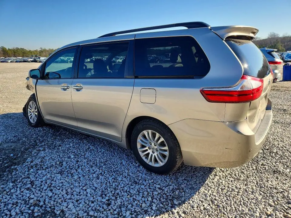 2016 TOYOTA SIENNA XLE  
