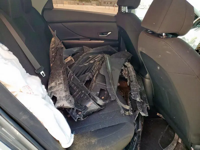 2024 HYUNDAI ELANTRA SE  