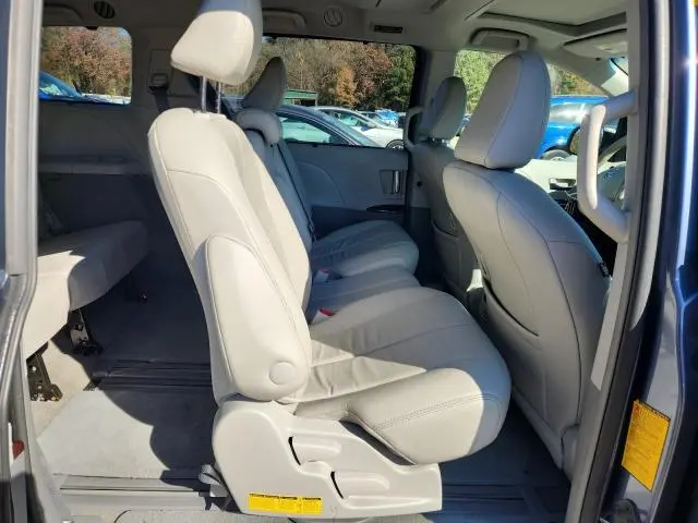 2014 TOYOTA SIENNA XLE  
