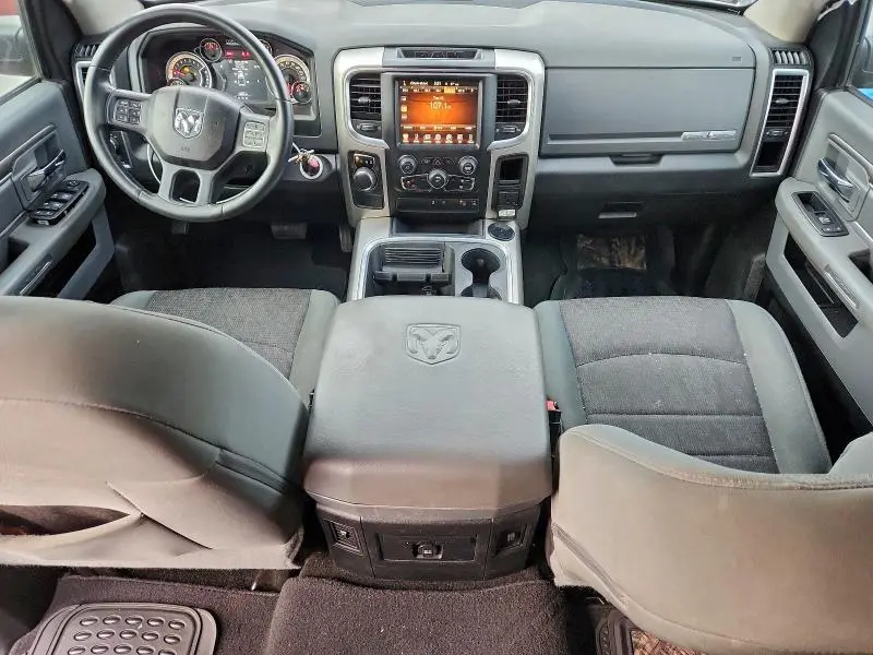 2016 RAM 1500 SLT  