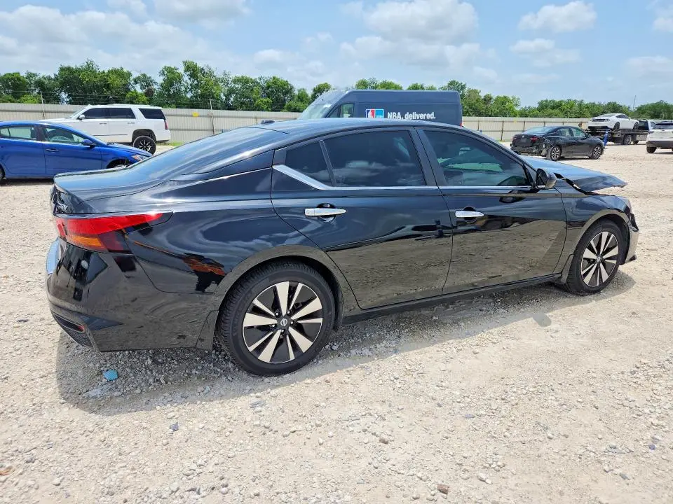 2022 NISSAN ALTIMA SV  