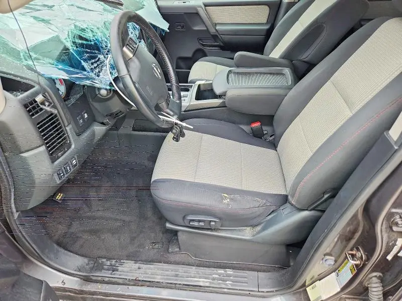 2011 NISSAN TITAN SV  