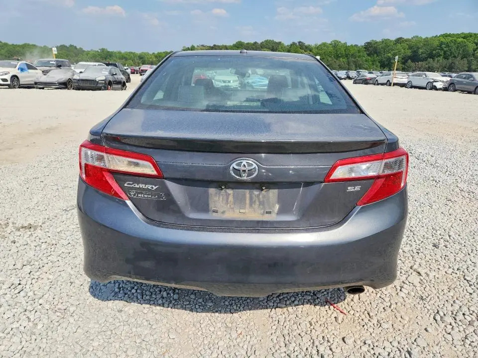 2013 TOYOTA CAMRY SE  