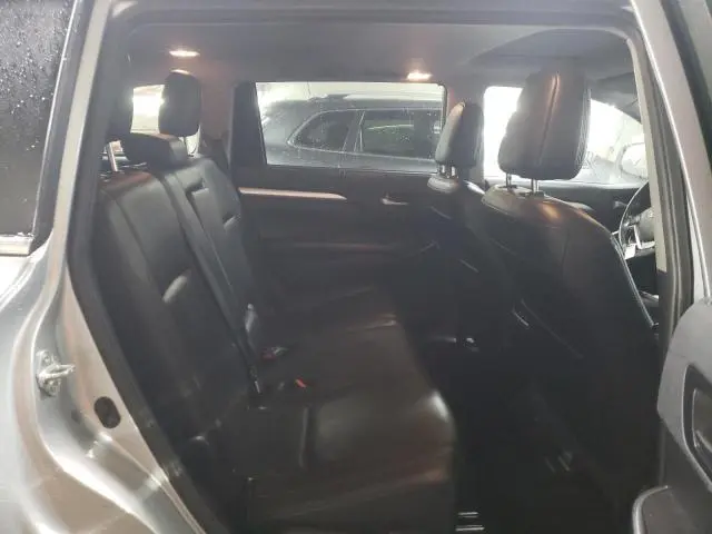 2019 TOYOTA HIGHLANDER SE  
