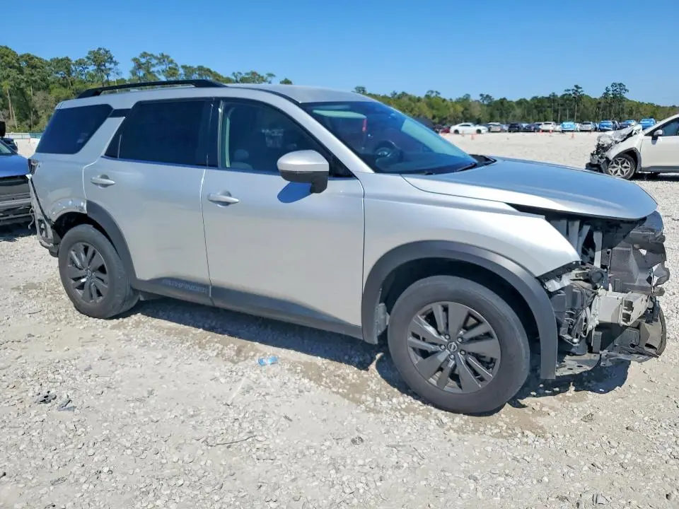 2023 NISSAN PATHFINDER SV  