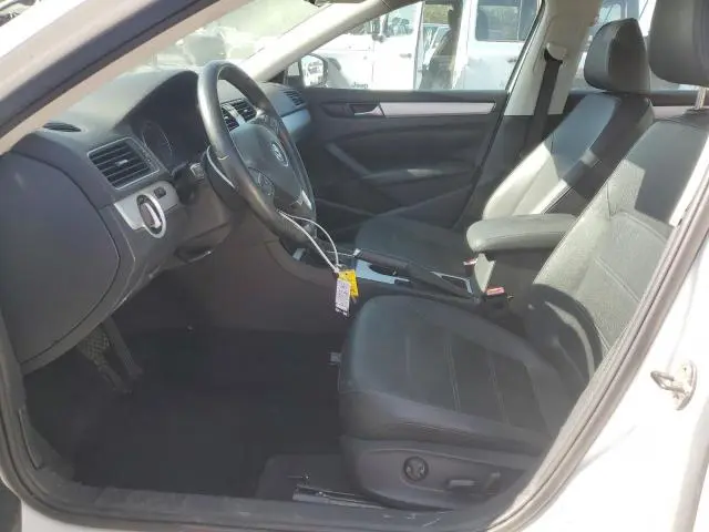 2013 VOLKSWAGEN PASSAT SE  