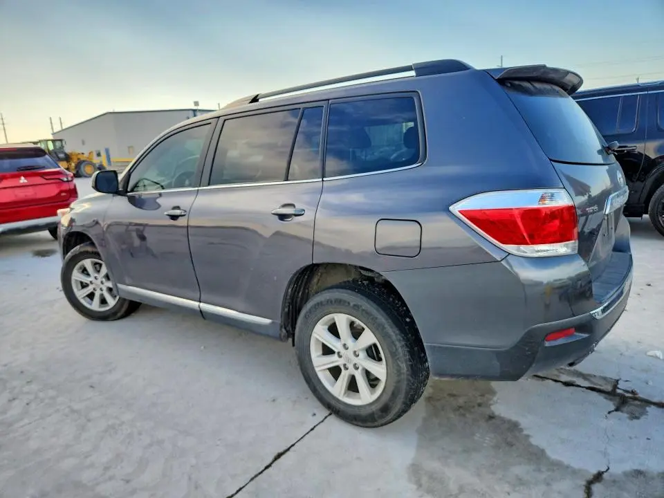 2012 TOYOTA HIGHLANDER SE  