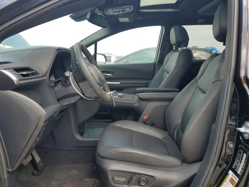 2025 TOYOTA SIENNA WOODLAND EDITION  