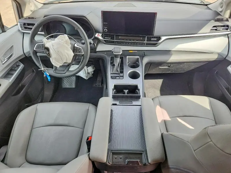 2025 TOYOTA SIENNA XLE 7-PASSENGER  