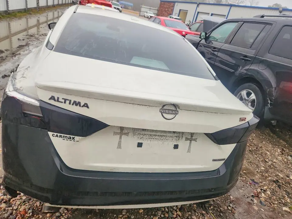 2023 NISSAN ALTIMA SR  