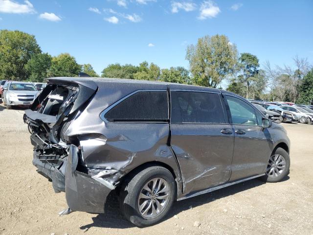 2022 TOYOTA SIENNA LE