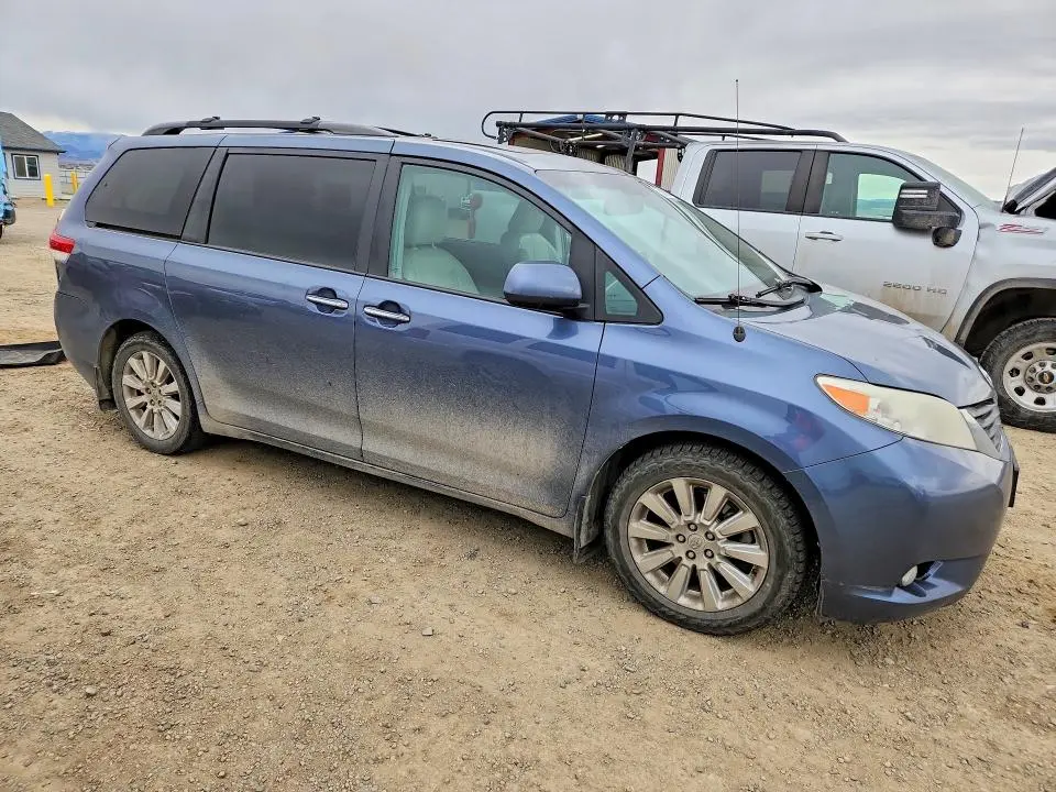 2014 TOYOTA SIENNA XLE 7-PASSENGER  