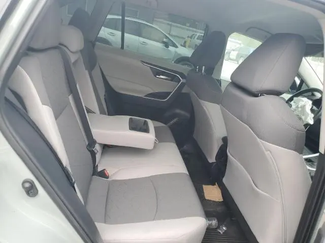 2021 TOYOTA RAV4 XLE  