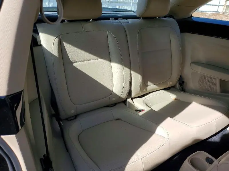 2018 VOLKSWAGEN BEETLE SE  