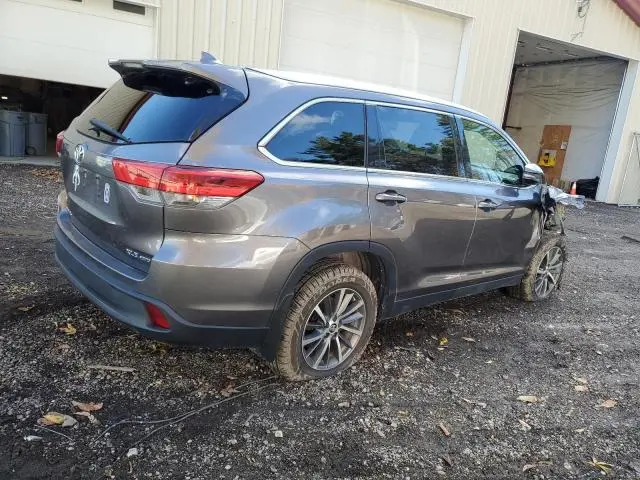 2019 TOYOTA HIGHLANDER SE  