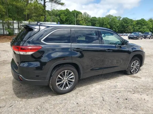 2019 TOYOTA HIGHLANDER SE  
