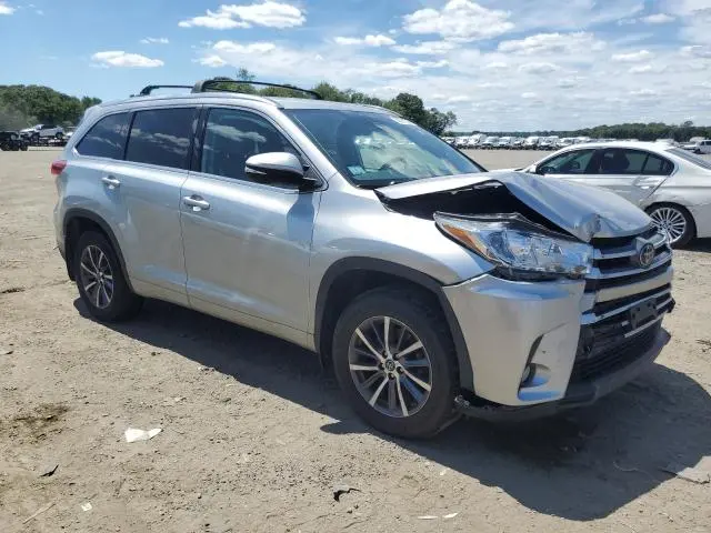 2018 TOYOTA HIGHLANDER SE  