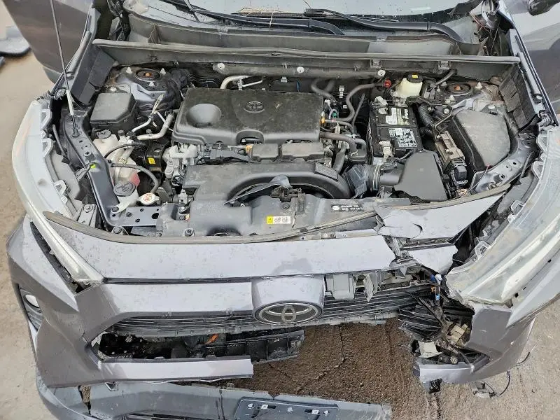 2021 TOYOTA RAV4 XLE  