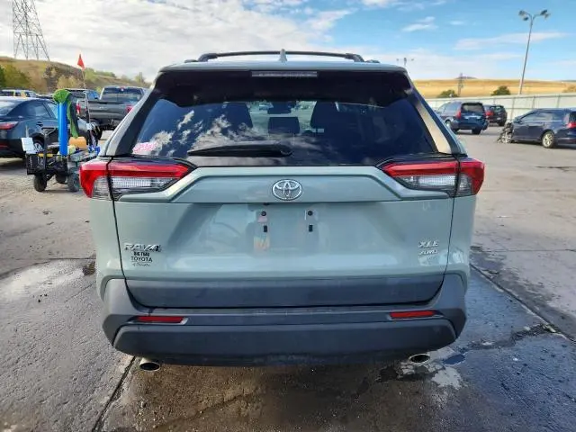 2020 TOYOTA RAV4 XLE  