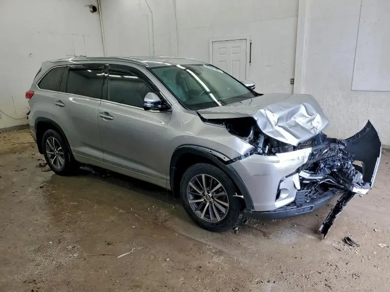 2018 TOYOTA HIGHLANDER SE  