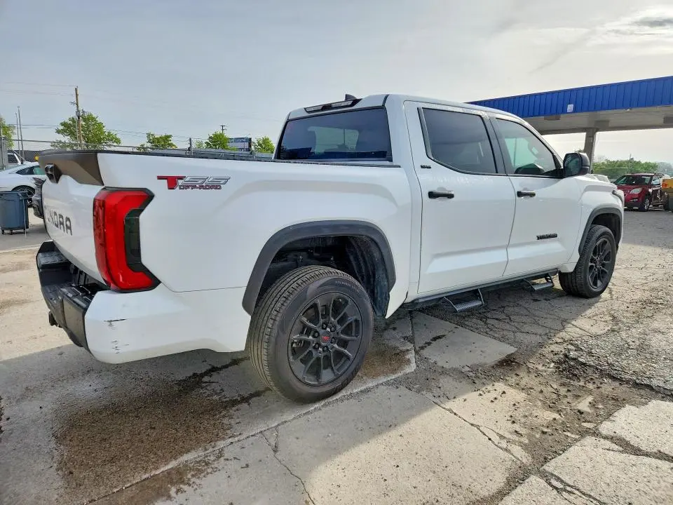 2023 TOYOTA TUNDRA SR5  