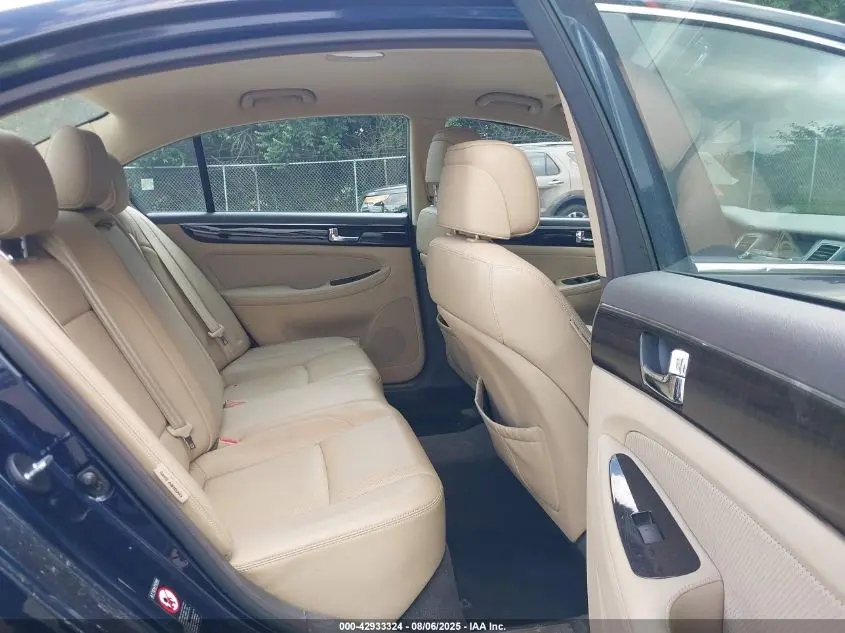 2011 HYUNDAI GENESIS 3.8