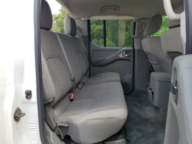 2010 NISSAN FRONTIER CREW CAB SE  