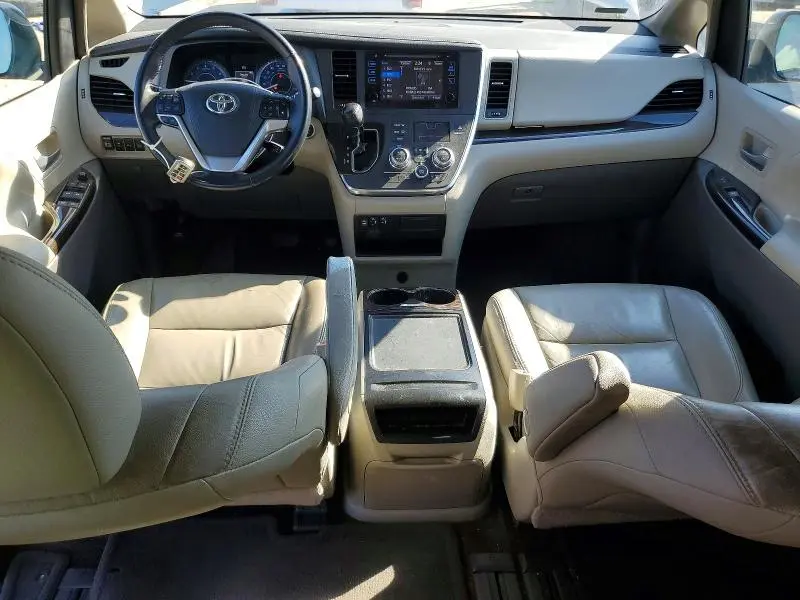 2017 TOYOTA SIENNA   