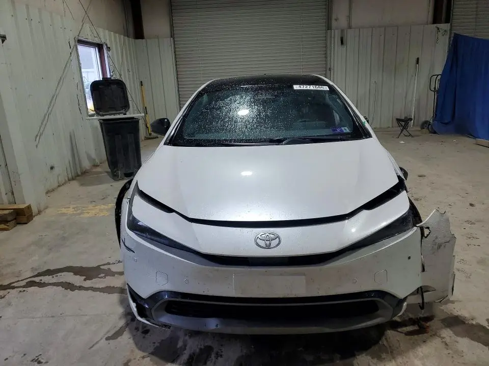 2023 TOYOTA PRIUS XLE  