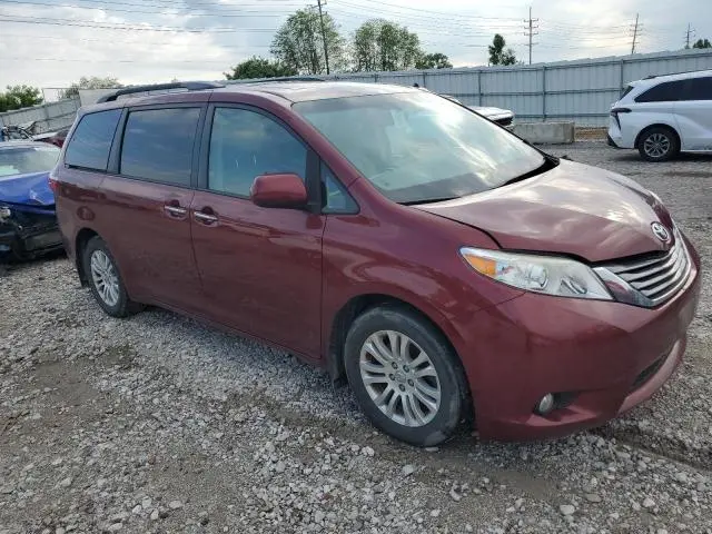 2017 TOYOTA SIENNA XLE  